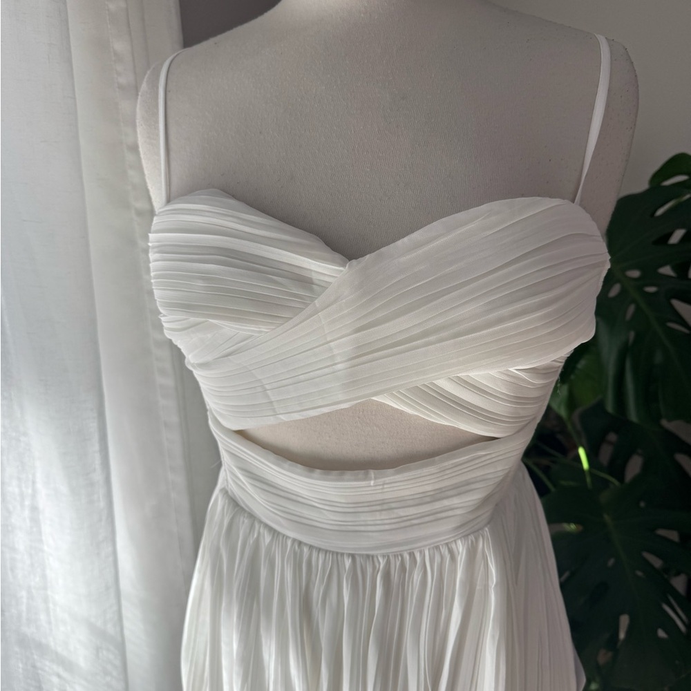 Lulus White Pleated Lace-Up Cutout Maxi Dress NWT — M & L - Picture 3 of 7